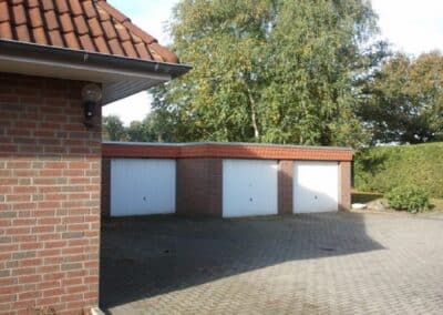 Rechter Garage gehört zur Ferienwohnung