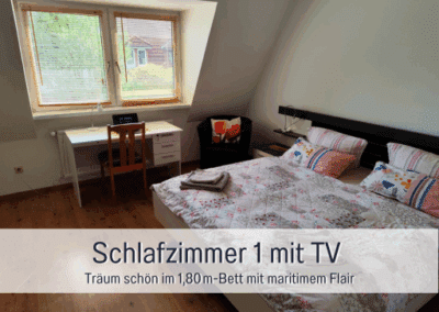 Fewos Bremerhaven Wohnung Am See Schlafzimmer 1 mit TV & Arbeitsplatz